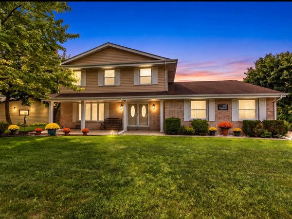 9301 S Sherwood Dr, Franklin, WI 53132