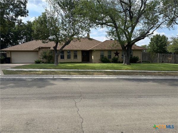 301 Cedar Crest Drive , Killeen, TX 76543