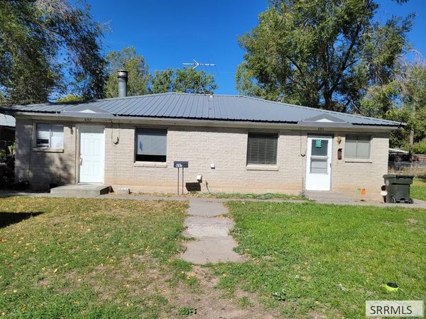 695 S Stout, BLACKFOOT, ID 83221