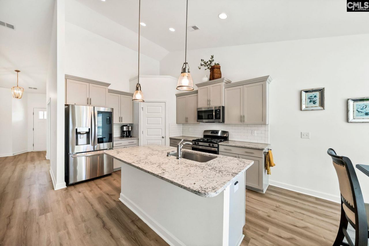 105 Somerset Court Photo 14