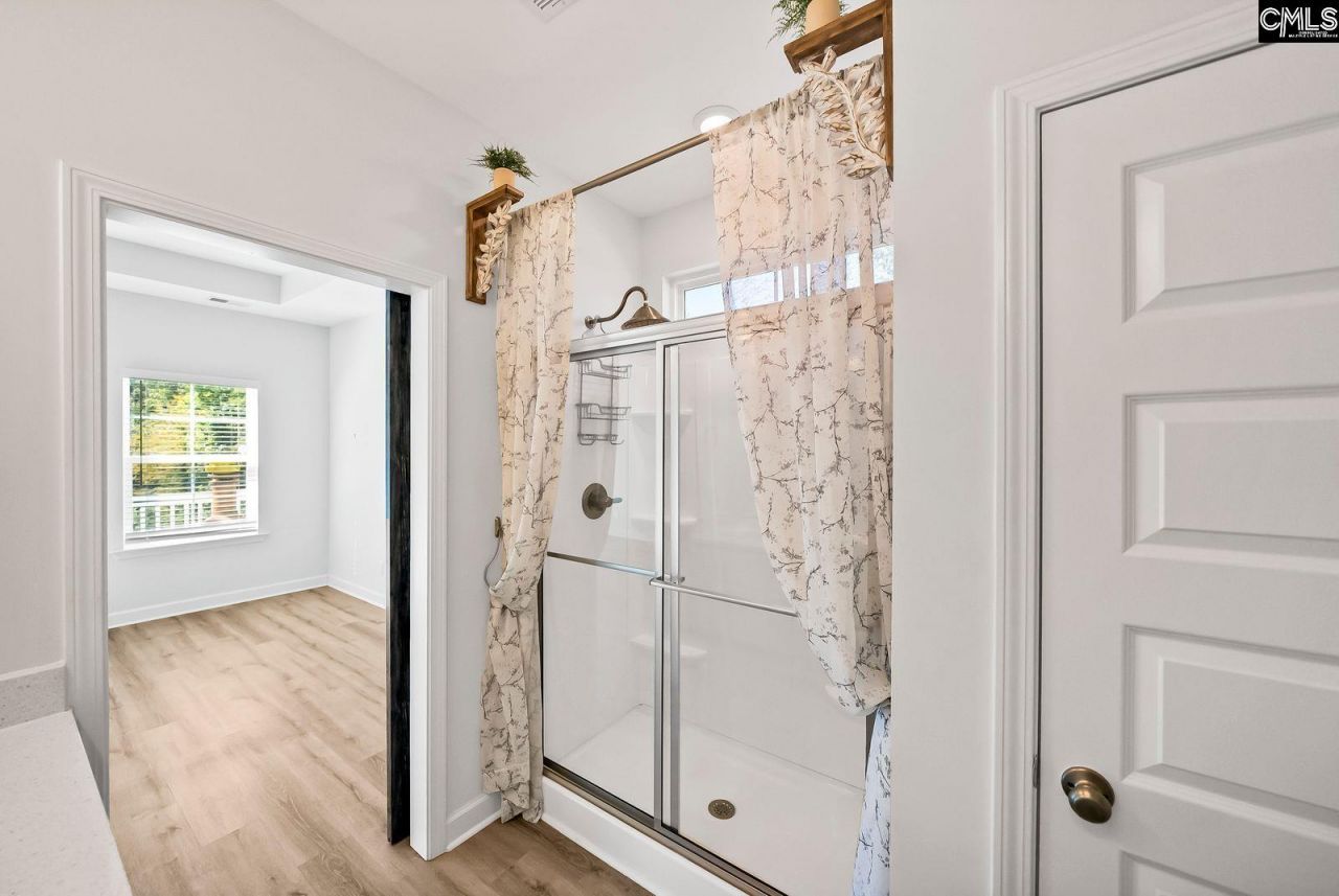 105 Somerset Court Photo 18