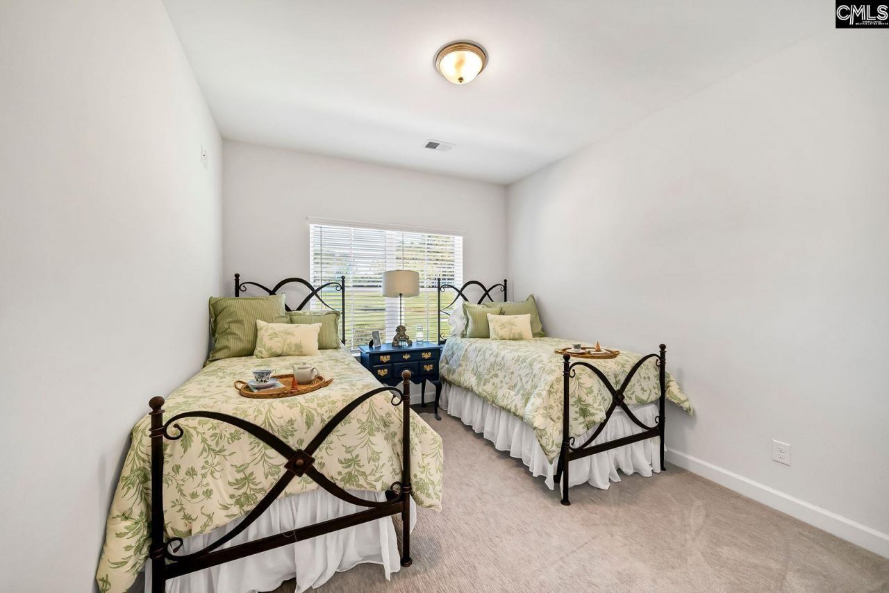 105 Somerset Court Photo 21