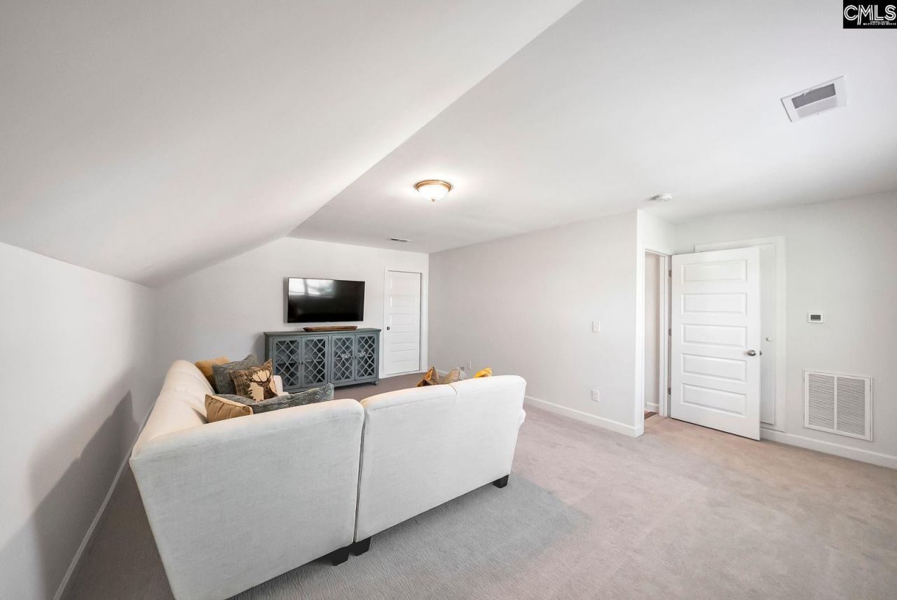 105 Somerset Court Photo 25
