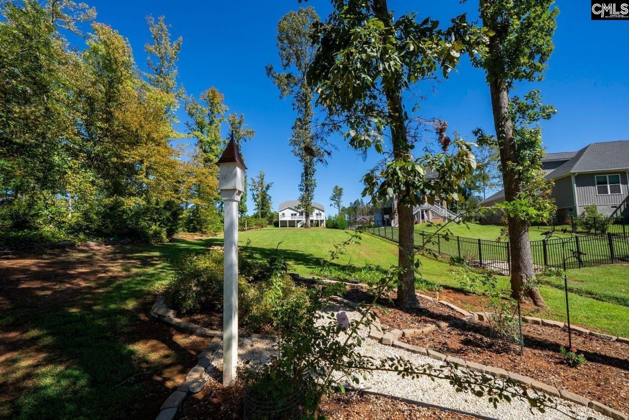 105 Somerset Court Photo 35