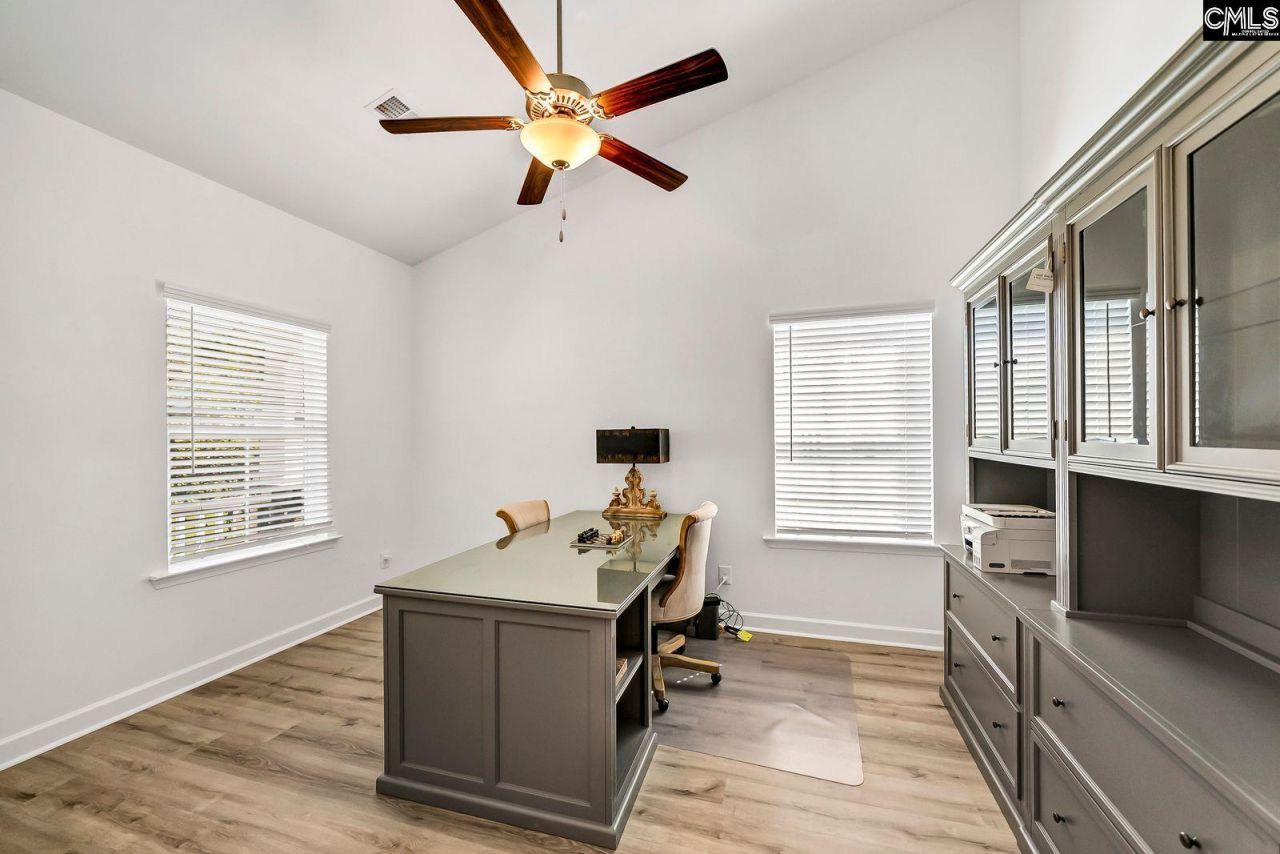 105 Somerset Court Photo 6