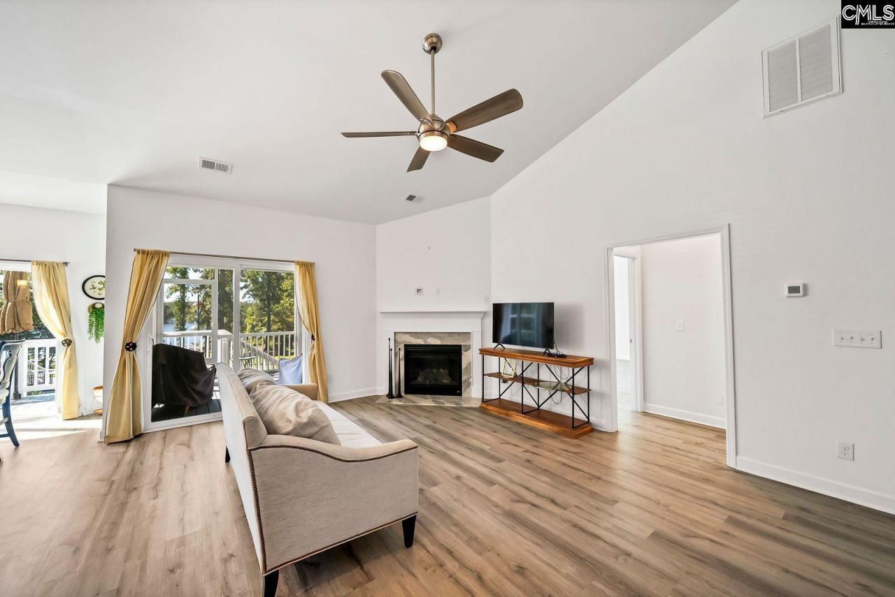 105 Somerset Court Photo 8