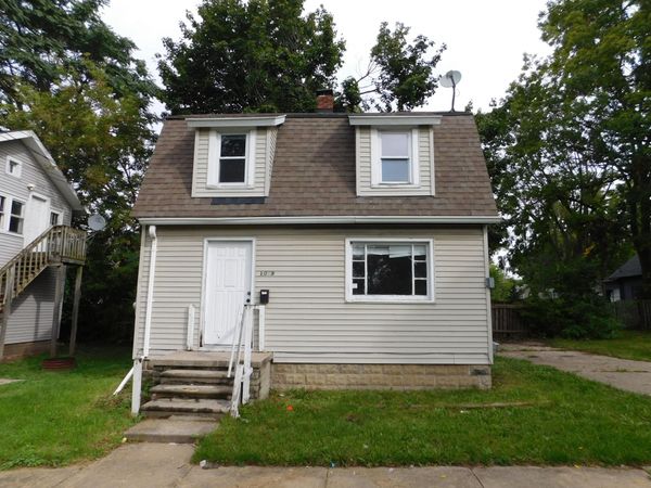 1009 Euclid Place, Lansing, MI 48912