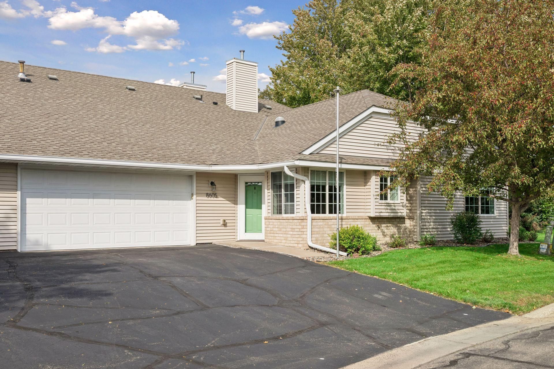 8605 Oxford Lane, Brooklyn Park, MN 55443 Main Photo