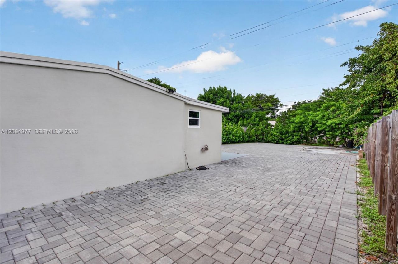 5197 NE 14th Ave, Pompano Beach, FL 33064 Photo