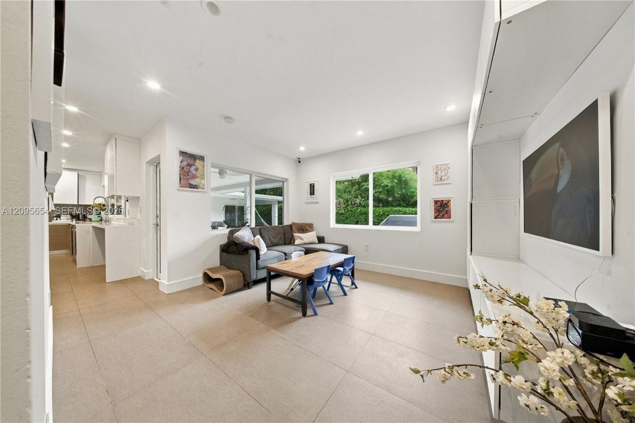 3680 Battersea Rd , Miami, FL 33133 Photo