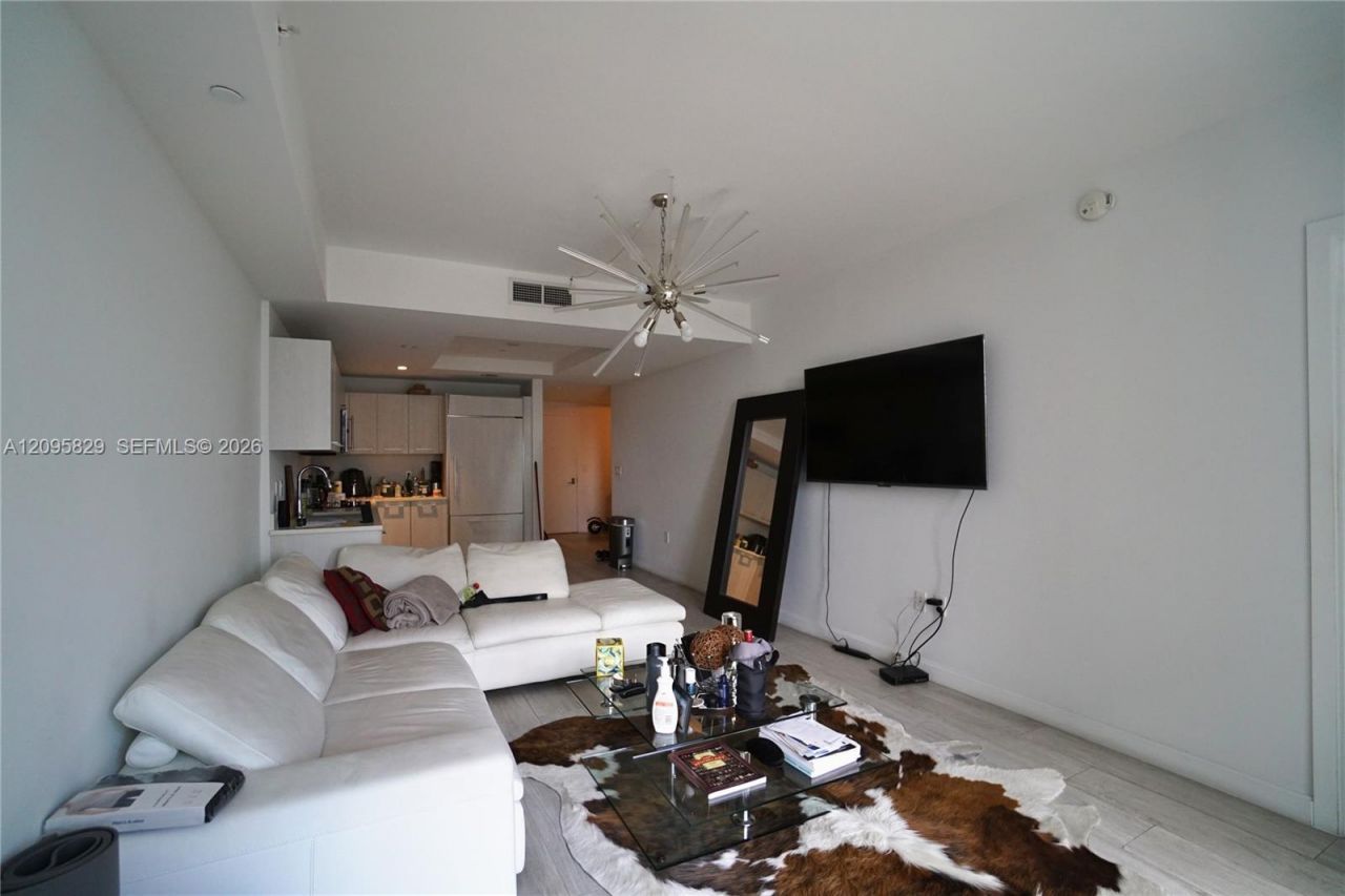 55 SW 9th St, Unit 1405, Miami, FL 33130 Photo