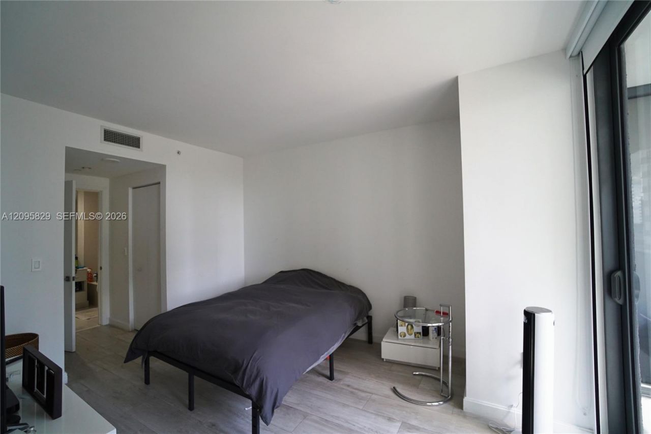 55 SW 9th St, Unit 1405, Miami, FL 33130 Photo
