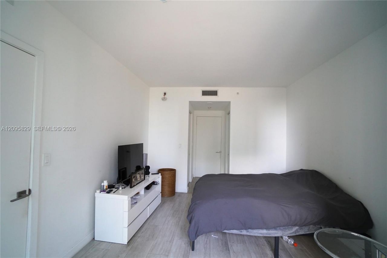 55 SW 9th St, Unit 1405, Miami, FL 33130 Photo