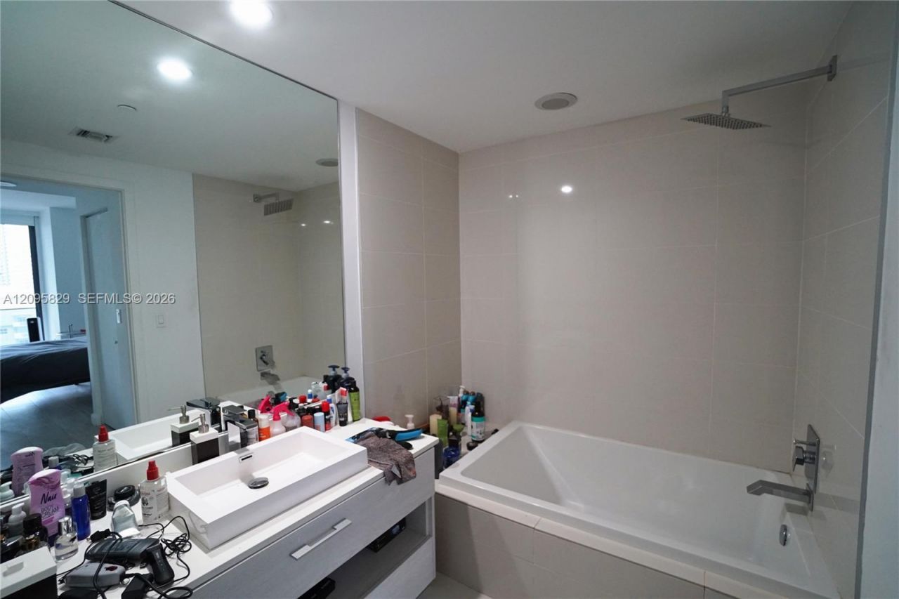 55 SW 9th St, Unit 1405, Miami, FL 33130 Photo