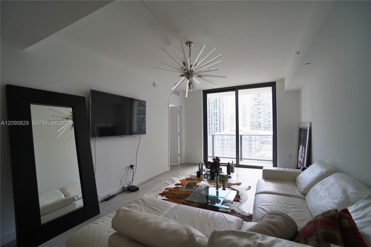 55 SW 9th St, Unit 1405, Miami, FL 33130 Photo