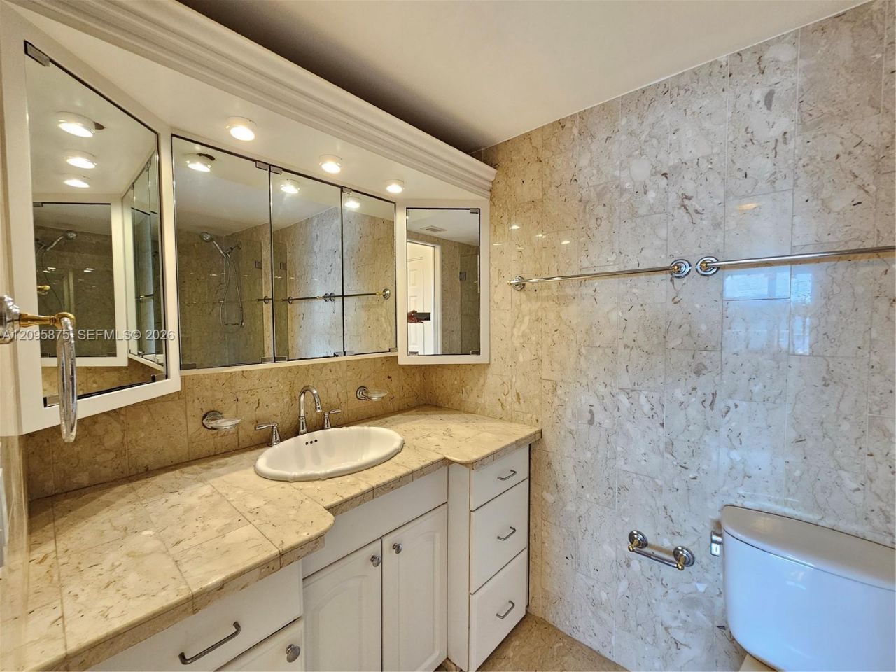200 SE 15th Rd , Unit 17K, Miami, FL 33129 Photo