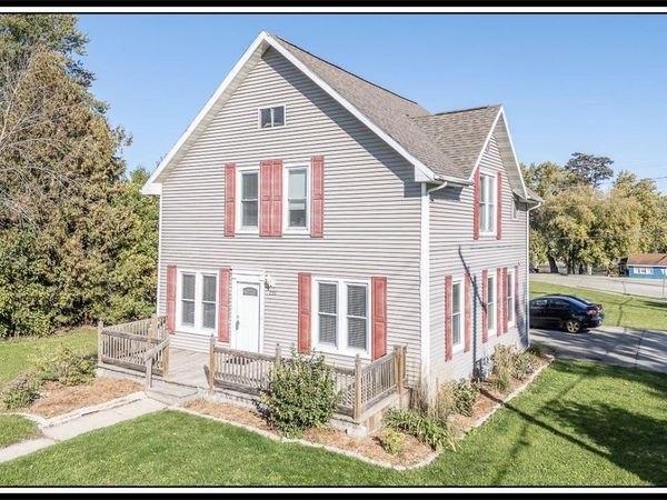 215 E SPRING STREET, New London, WI 54961