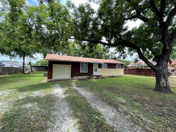 204 E 6th Street, Tolar, TX 76476