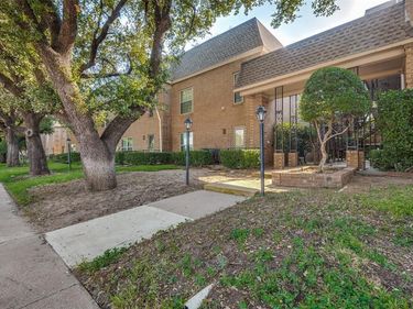4430 Harlanwood Drive N, Unit 209, Fort Worth, TX 76109