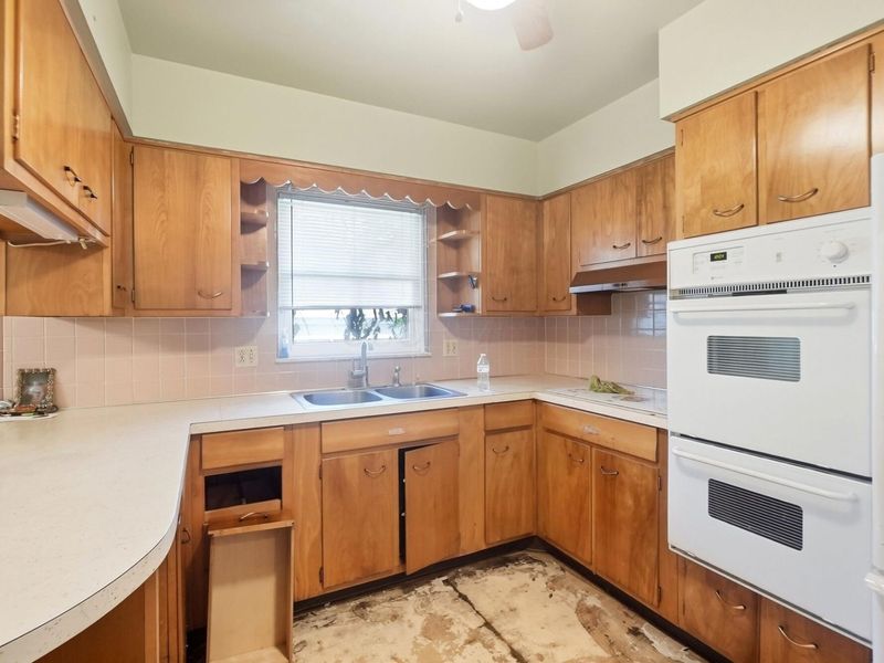 5600 Crawford Drive , Columbus, OH 43229 Photo 6