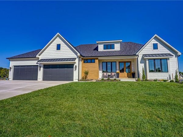 590 South Shore Drive, Lake Winnebago, MO 64034