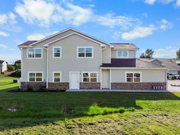 480 Quiet Meadow Ln, Unit B, Johnson Creek, WI 53038