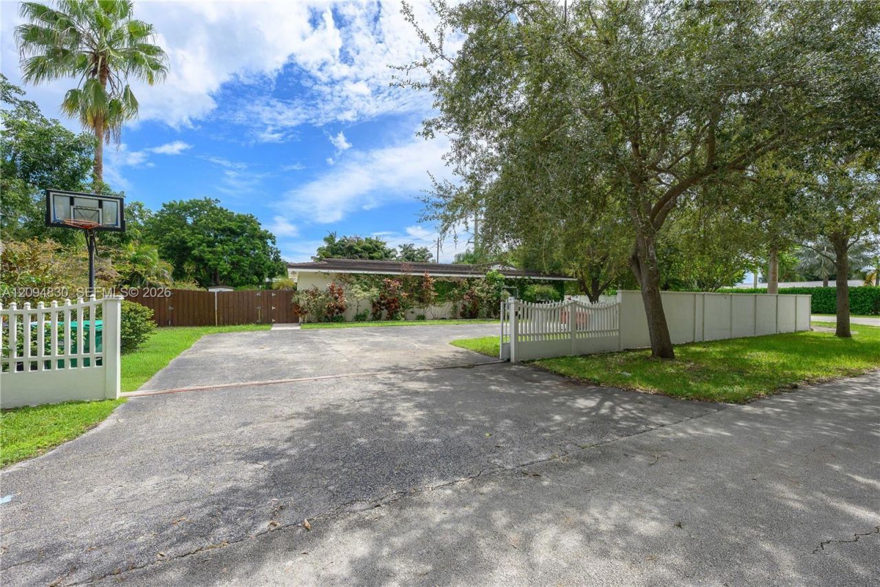 7985 SW 136th St, Pinecrest, FL 33156 Photo