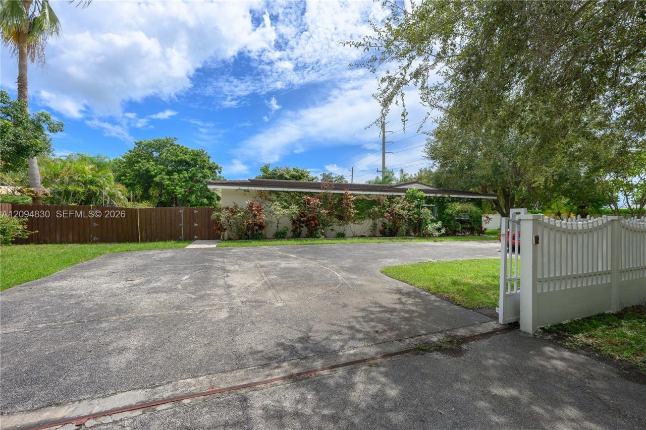 7985 SW 136th St, Pinecrest, FL 33156 Photo