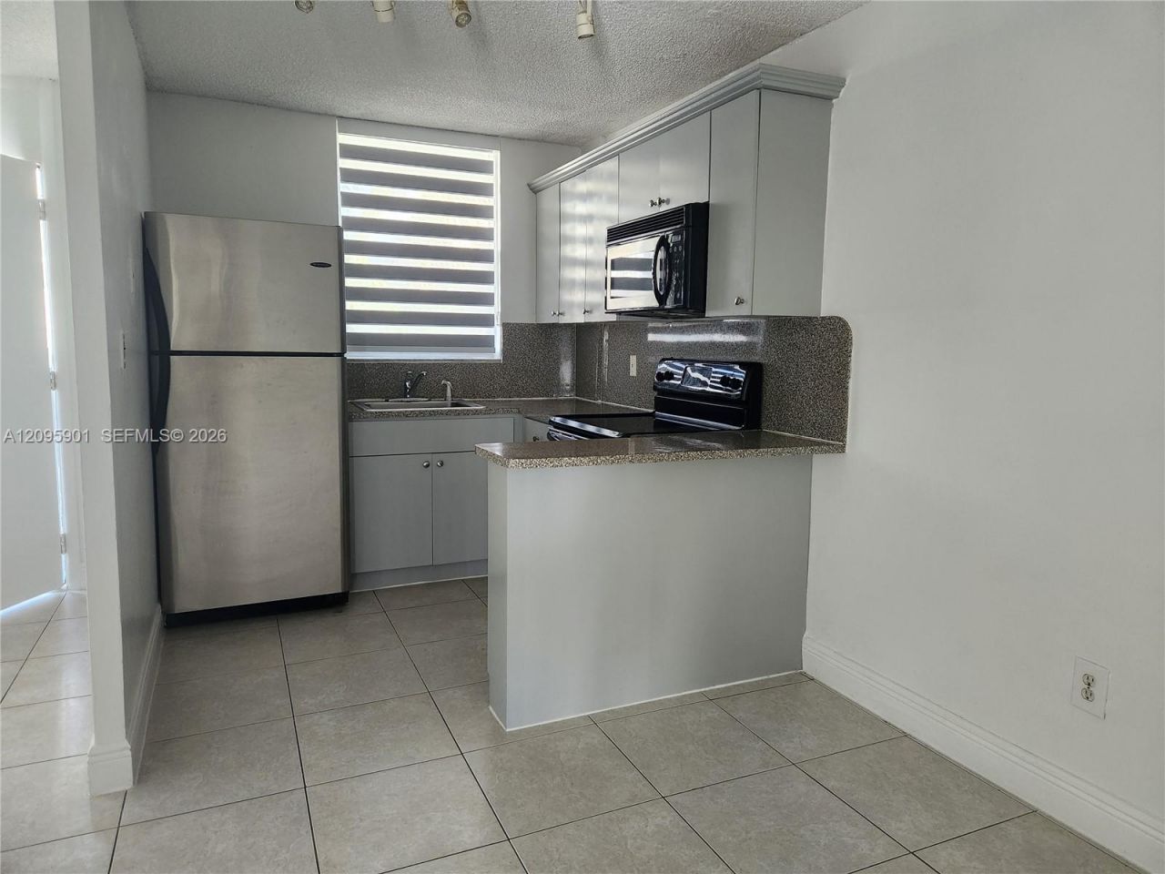 1801 S Treasure Dr, Unit 419, North Bay Village, FL 33141 Photo