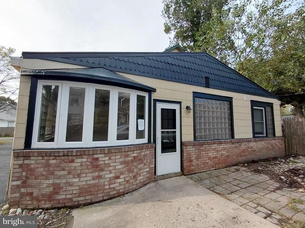 724A W BROAD STREET, QUAKERTOWN, PA 18951