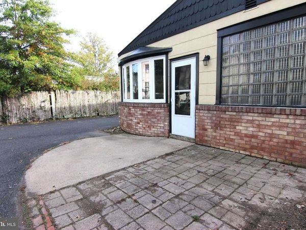 724A W BROAD STREET, QUAKERTOWN, PA 18951