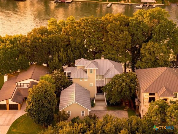 244 Lake Ridge Drive , Seguin, TX 78155