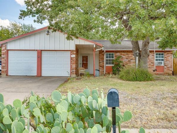 915 Cherry Laurel Lane, Arlington, TX 76012