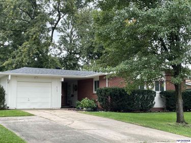8753 Grand Avenue, Omaha, NE 68134
