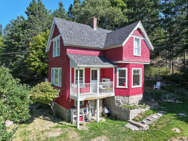 9 Cottage Lane , Stonington, ME 04681