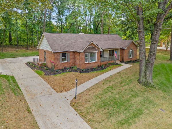 930 Ridgewood Dr, Clarksville, TN 37043