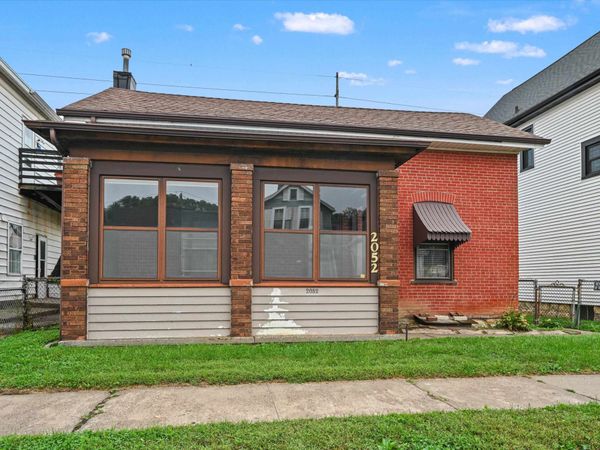 2052 Jackson Street, Dubuque, IA 52001