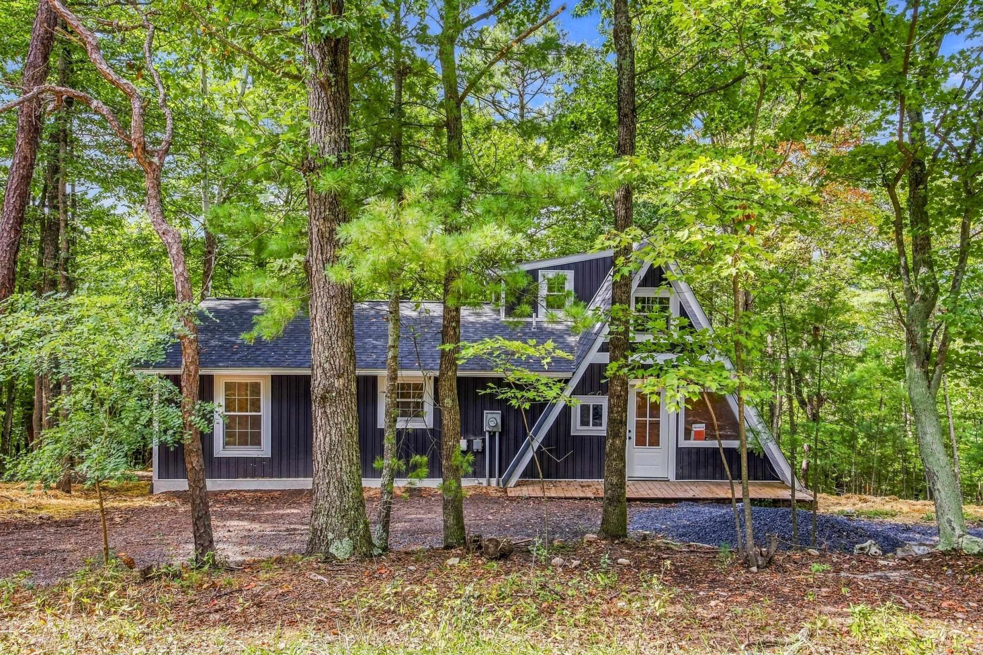 404 N Maple Rd, Mount Jackson, VA 22842 Main Photo