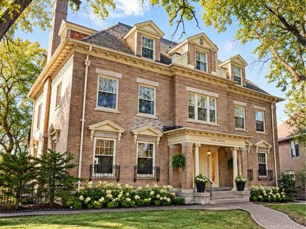 300 Ridgewood Avenue, Unit 4, Minneapolis, MN 55403