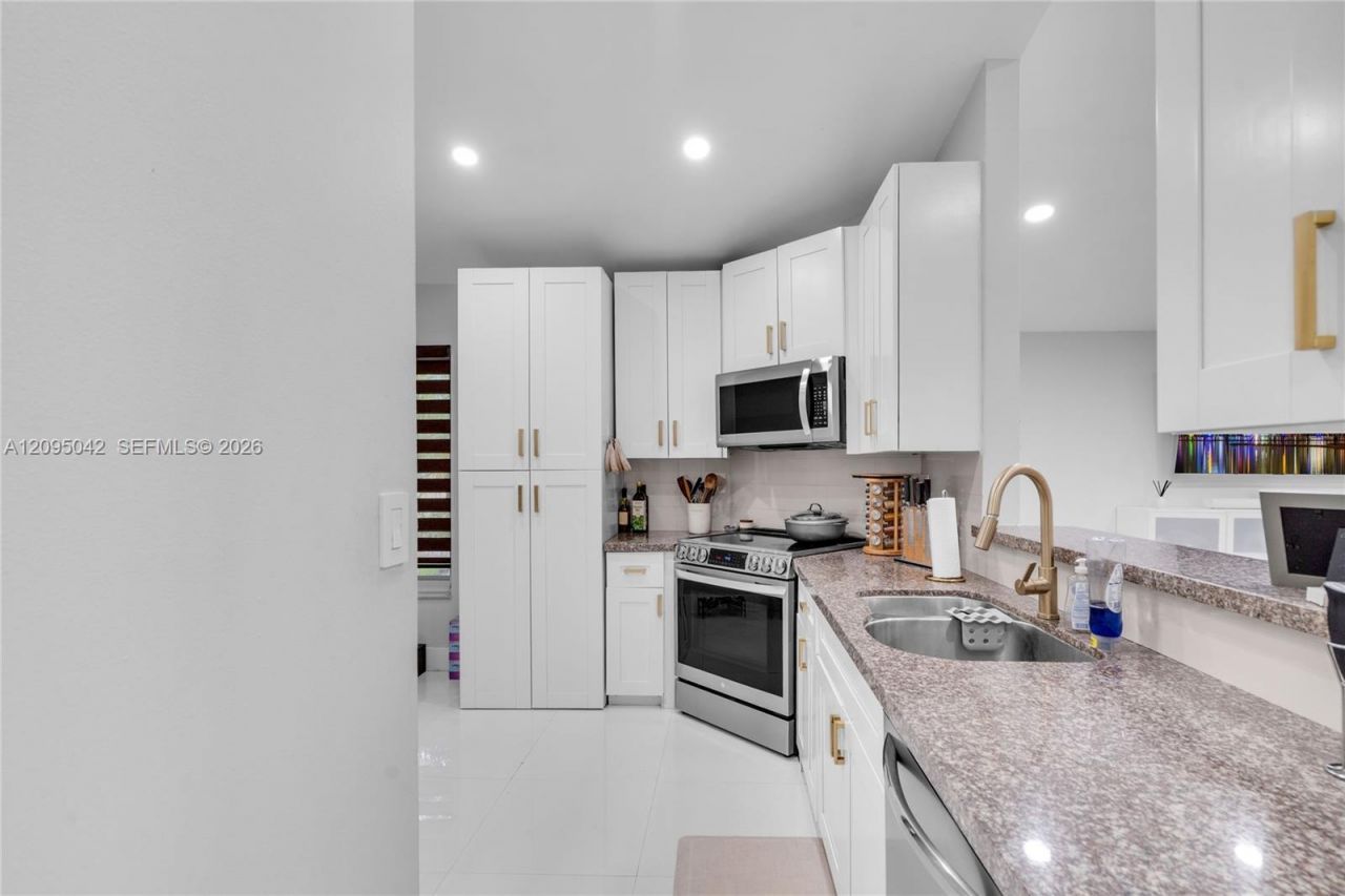 11817 SW 7th St , Pembroke Pines, FL 33025 Photo