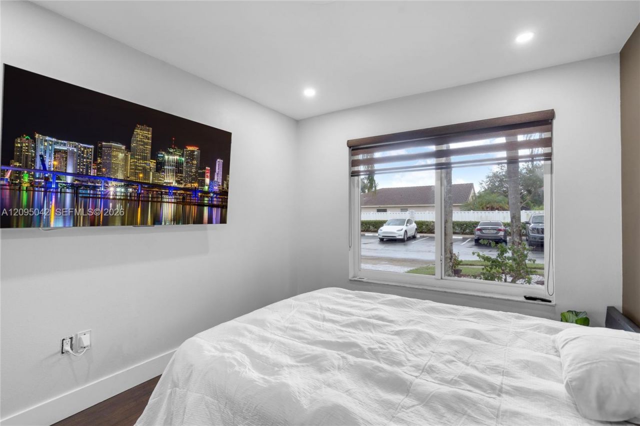 11817 SW 7th St , Pembroke Pines, FL 33025 Photo