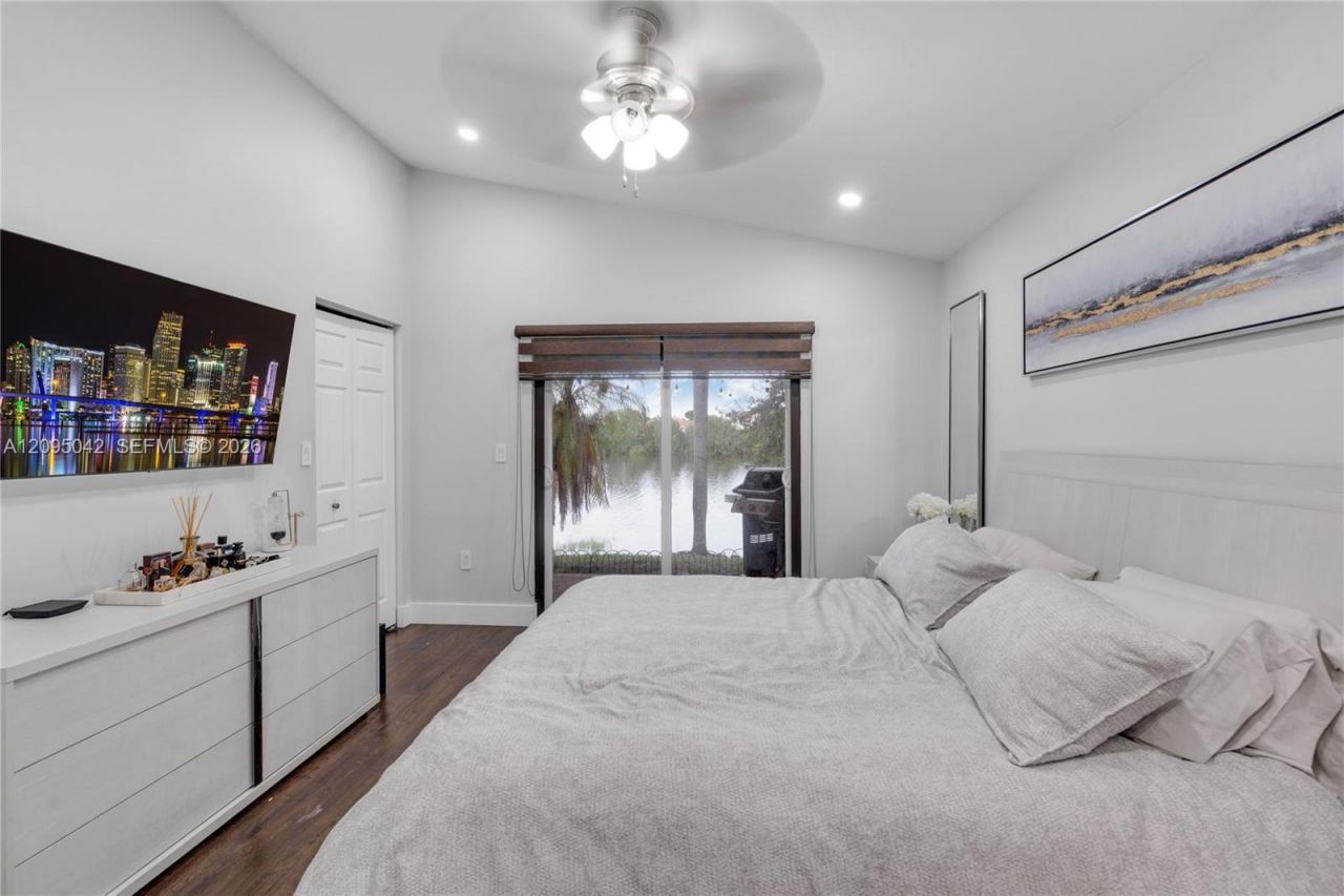 11817 SW 7th St , Pembroke Pines, FL 33025 Photo