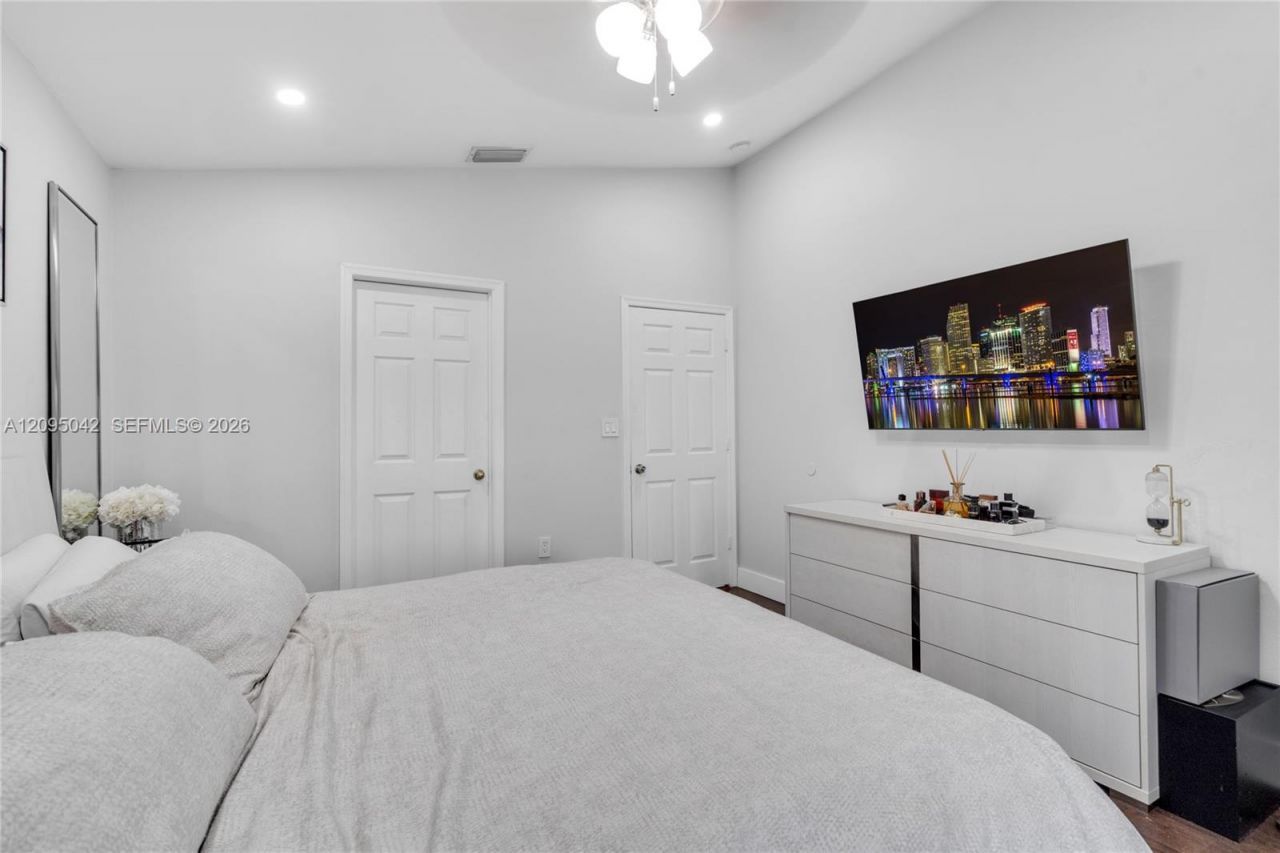 11817 SW 7th St , Pembroke Pines, FL 33025 Photo