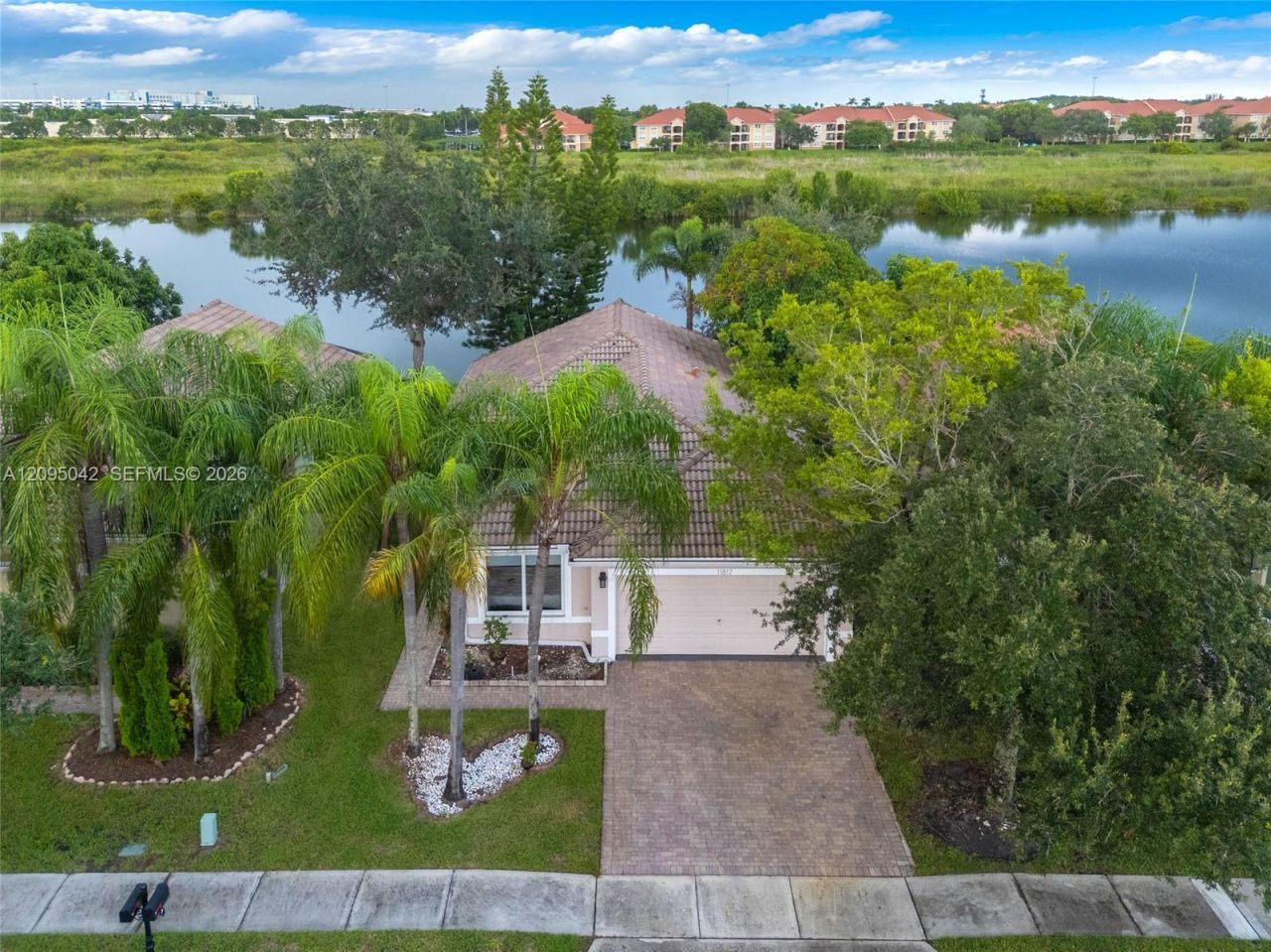 11817 SW 7th St , Pembroke Pines, FL 33025 Photo