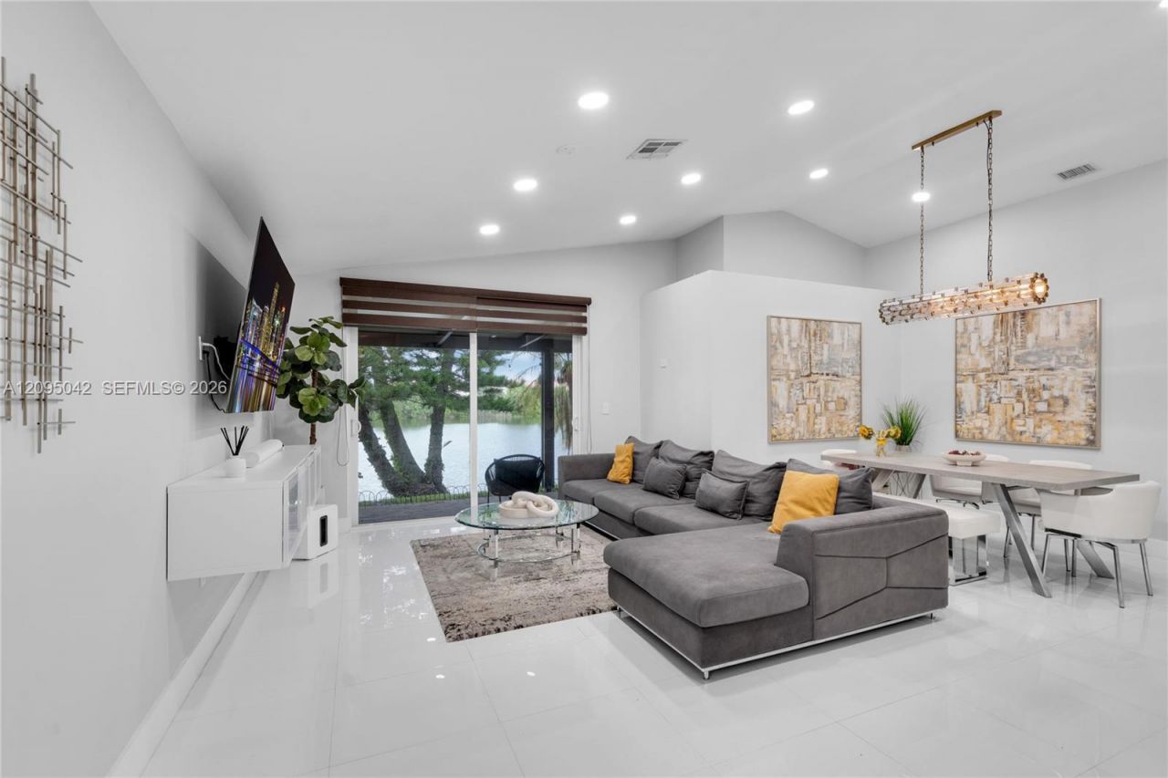 11817 SW 7th St , Pembroke Pines, FL 33025 Photo