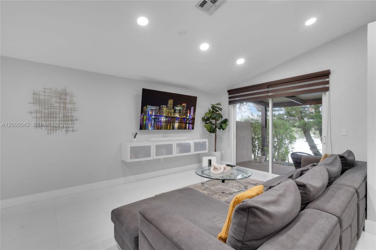 11817 SW 7th St , Pembroke Pines, FL 33025 Photo