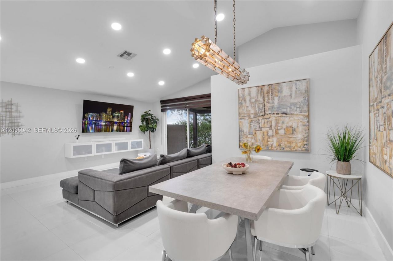 11817 SW 7th St , Pembroke Pines, FL 33025 Photo