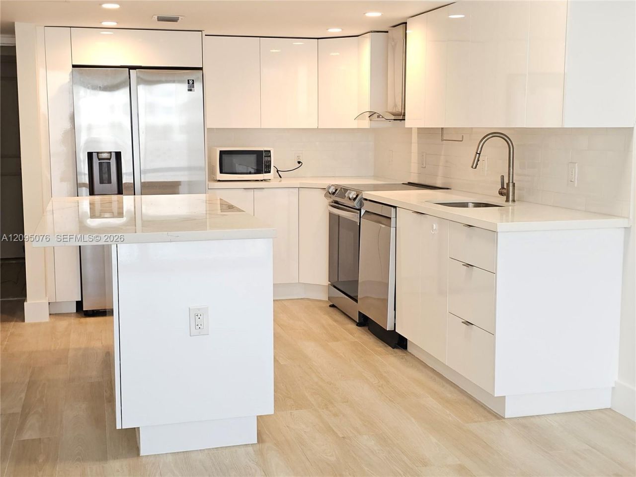 401 Ocean Dr , Unit 522, Miami Beach, FL 33139 Photo
