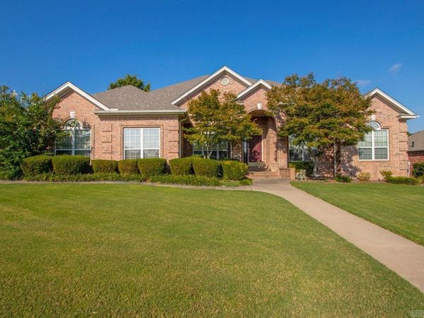 101 Avignon Cir, Maumelle, AR 72113