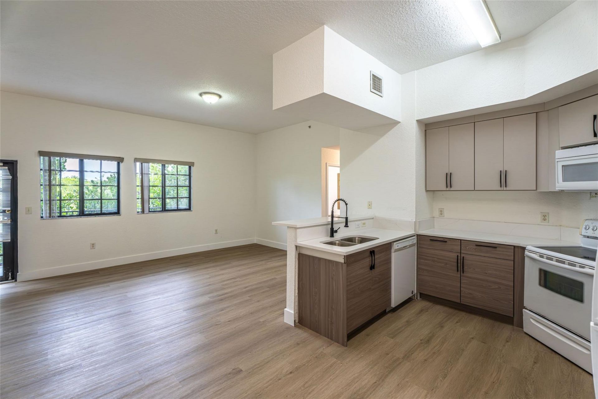 2801 Riverside Drive, Unit 301-S, Coral Springs, FL 33065 Photo